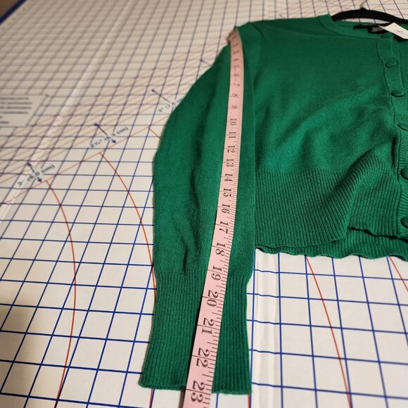 French Connection Crewneck Cardigan Sweater Small hole NWT Green Large - Picture 4 of 11